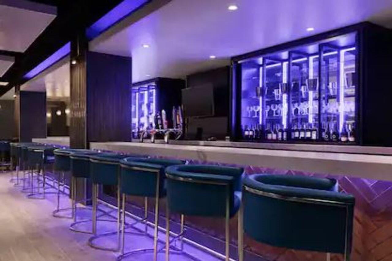 Embassy Suites By Hilton Toronto Airport Экстерьер фото