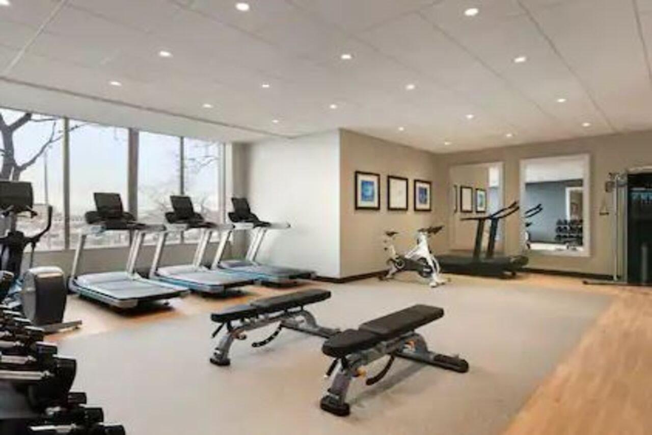 Embassy Suites By Hilton Toronto Airport Экстерьер фото