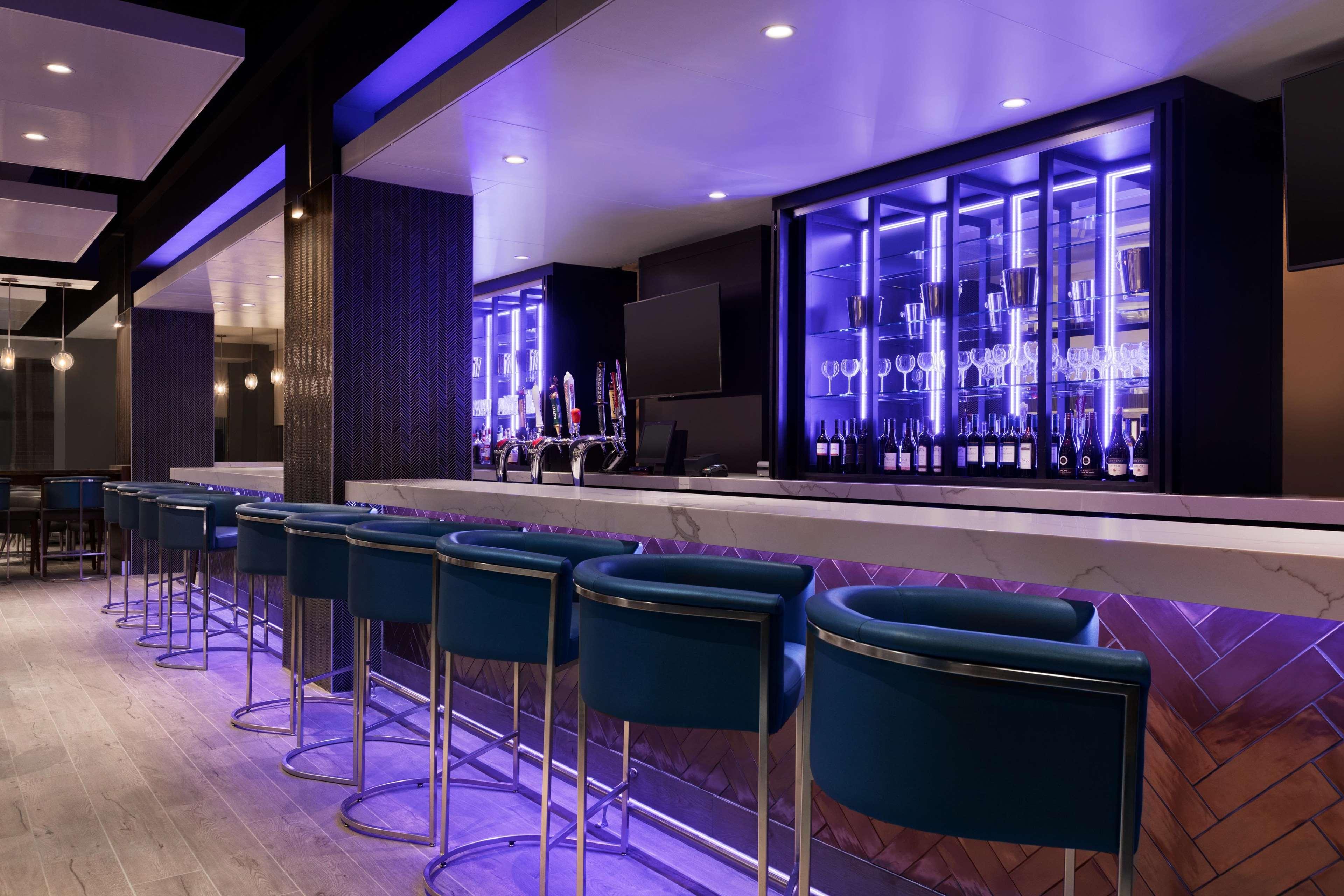 Embassy Suites By Hilton Toronto Airport Экстерьер фото