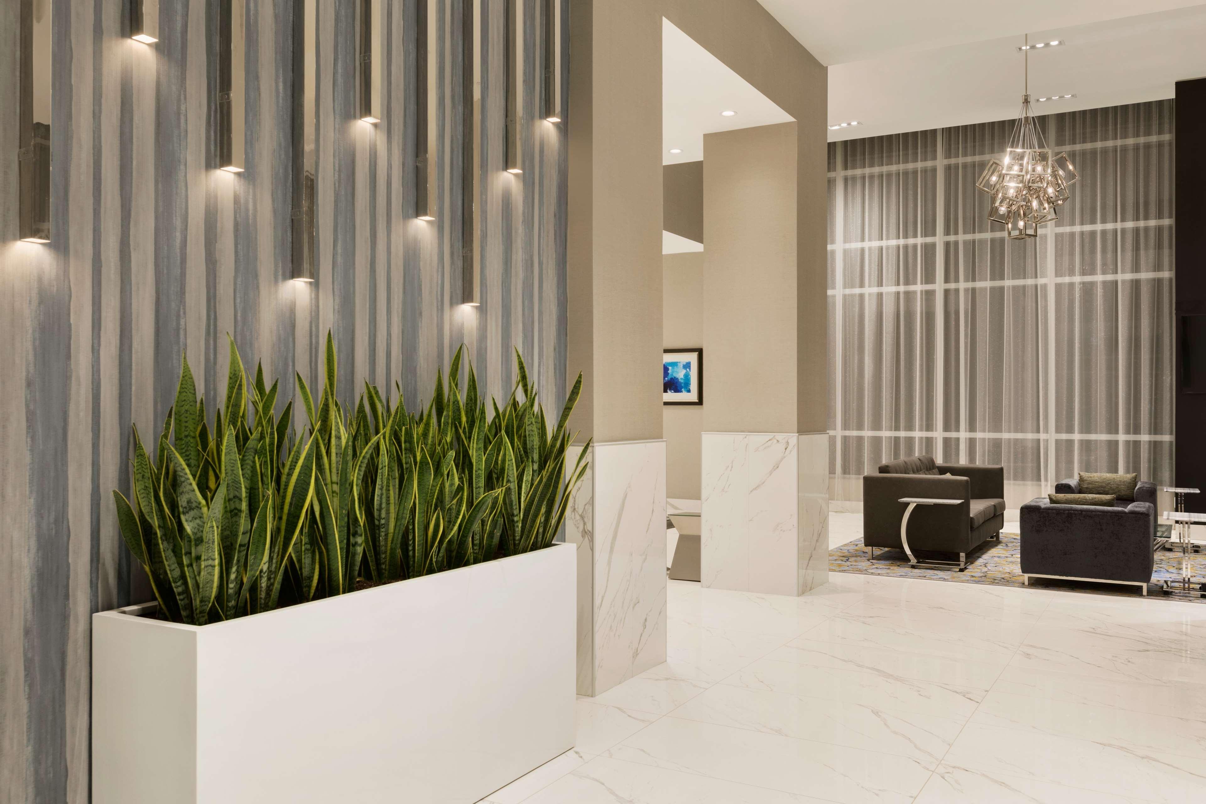 Embassy Suites By Hilton Toronto Airport Экстерьер фото