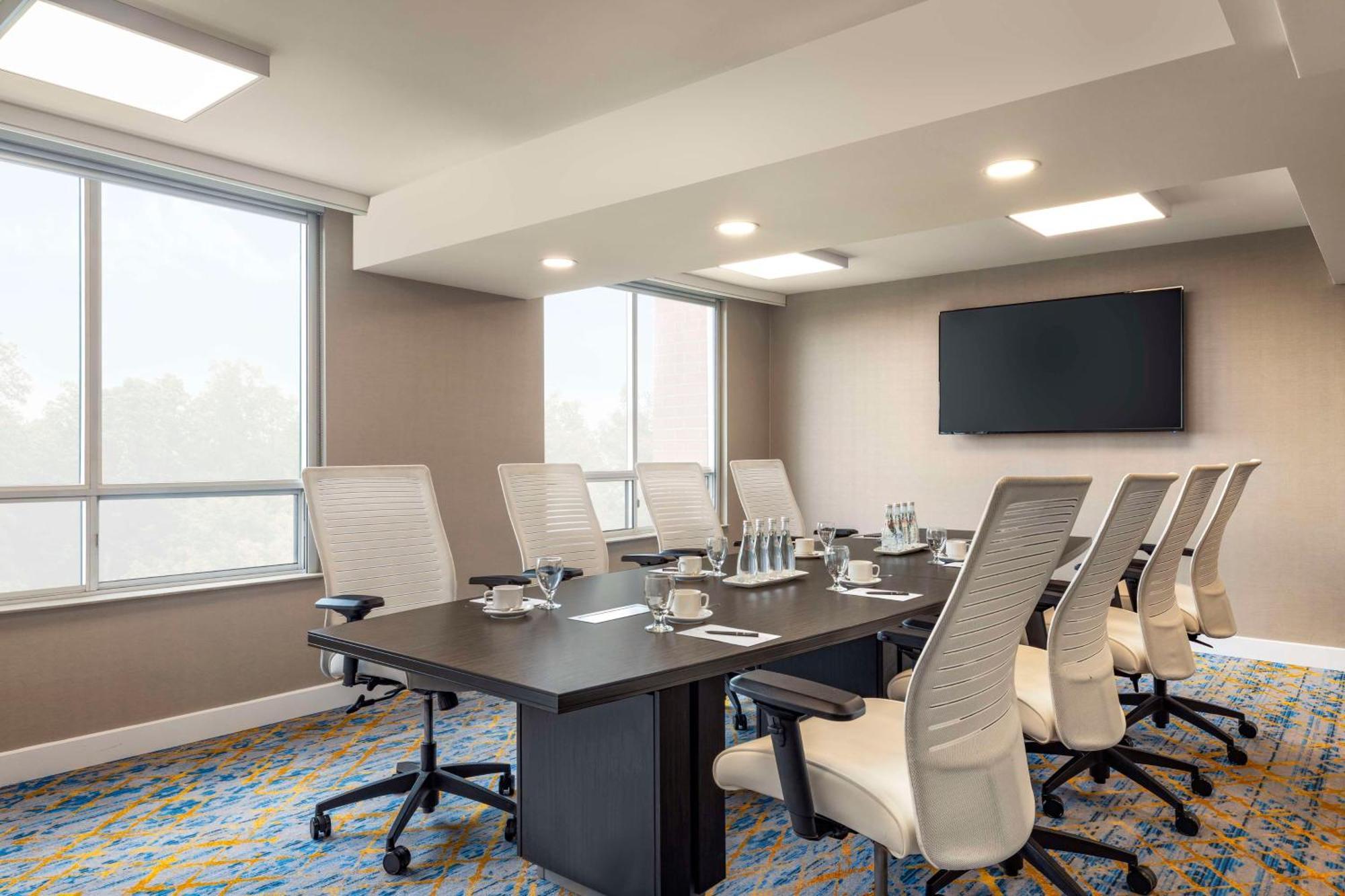 Embassy Suites By Hilton Toronto Airport Экстерьер фото