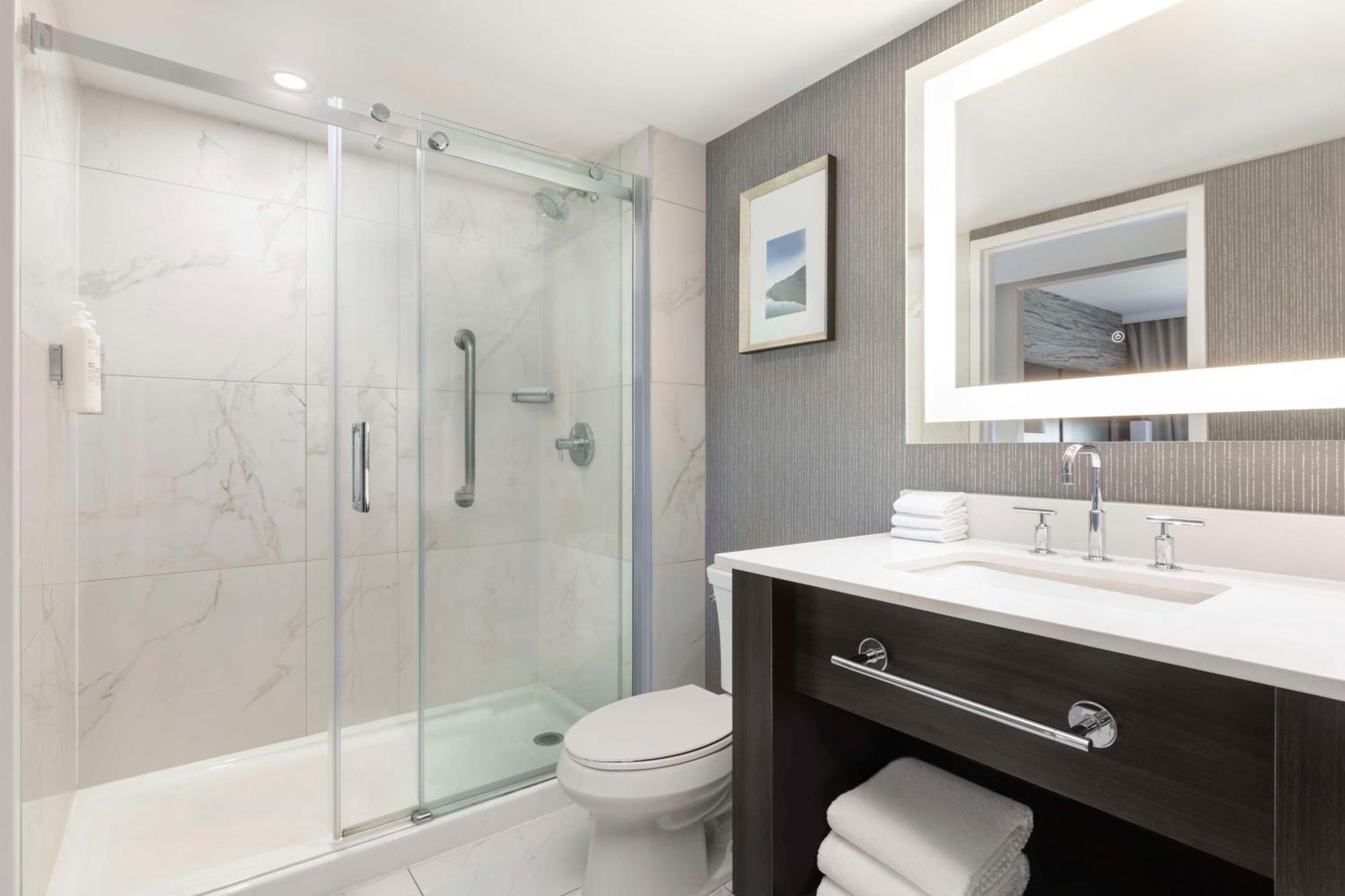 Embassy Suites By Hilton Toronto Airport Экстерьер фото