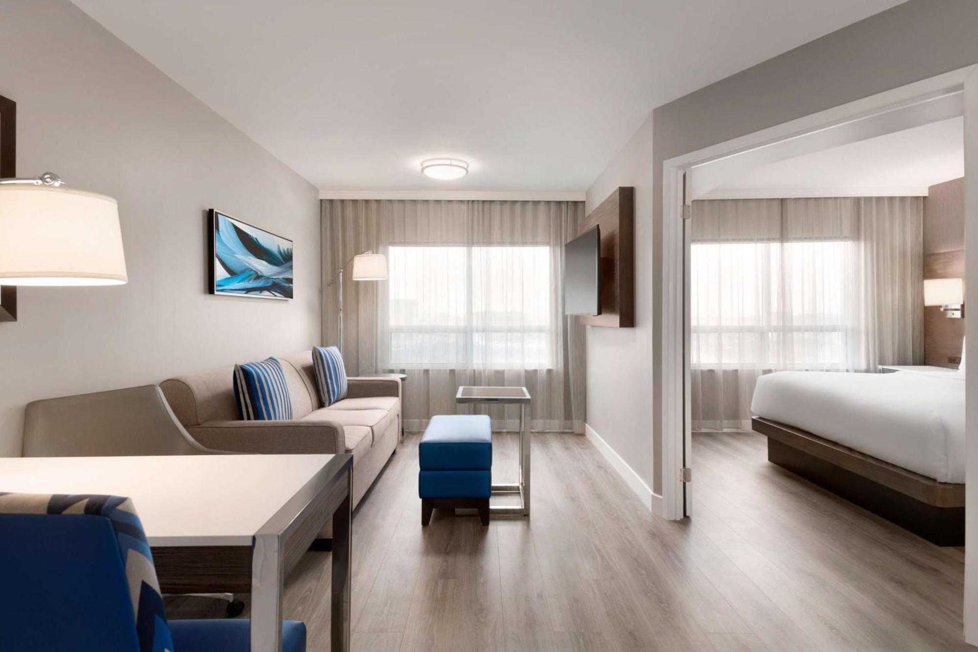 Embassy Suites By Hilton Toronto Airport Экстерьер фото