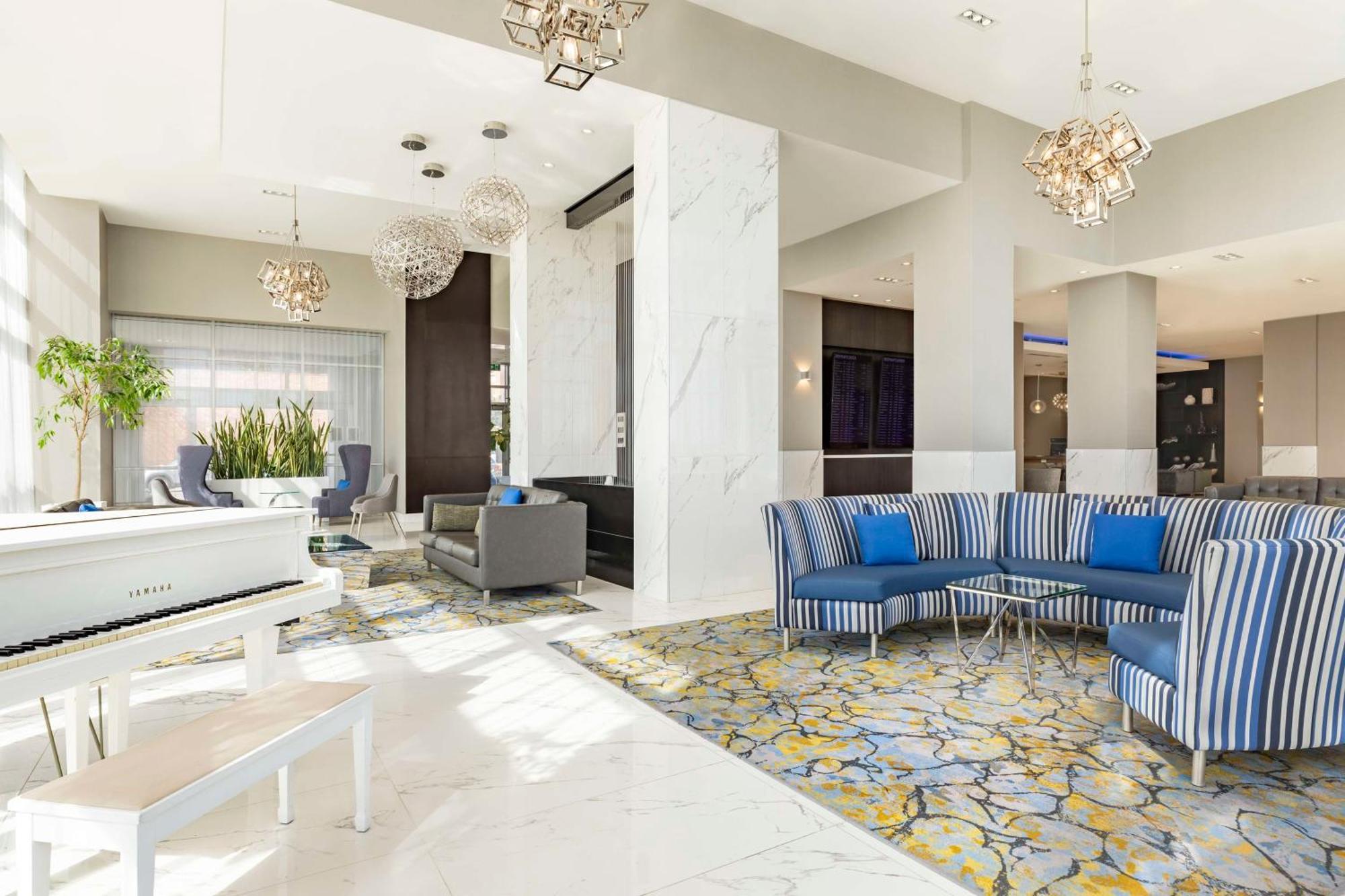 Embassy Suites By Hilton Toronto Airport Экстерьер фото
