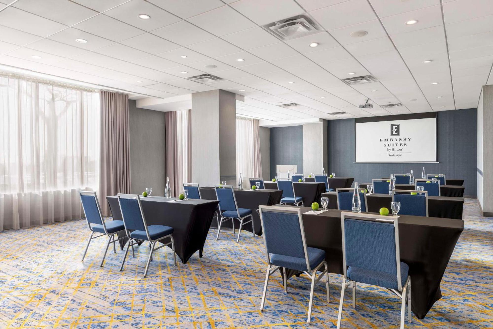 Embassy Suites By Hilton Toronto Airport Экстерьер фото