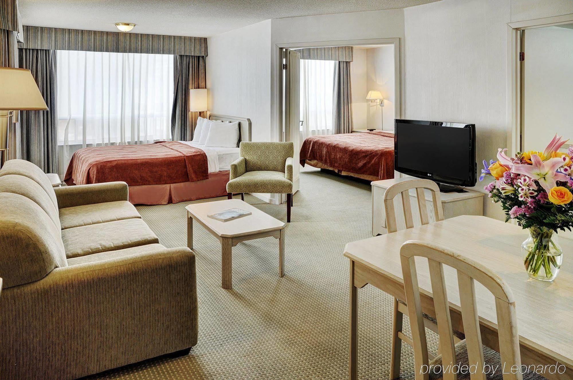 Embassy Suites By Hilton Toronto Airport Экстерьер фото